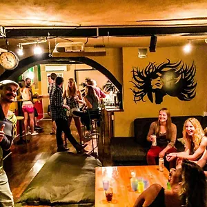 https://the-drunken-monkey-hostel.hotelinzadar.com